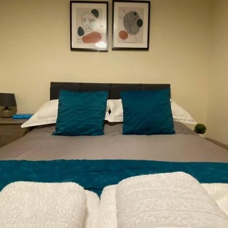 No25-Luxe Living Guest House- 2 Bed-Wifi-Free Parking-City- Beach スウォンジー エクステリア 写真