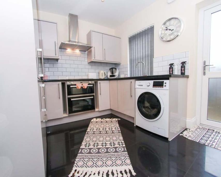 No25-Luxe Living Guest House- 2 Bed-Wifi-Free Parking-City- Beach スウォンジー エクステリア 写真